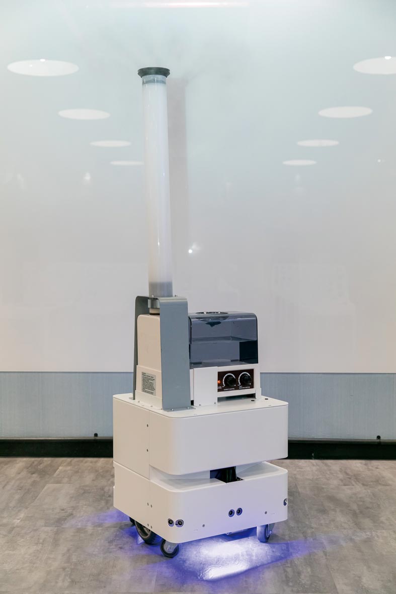 東元3日發(fā)表智慧UVC消毒防疫機器人，以3D列印技術(shù)，制作雙向360度全面向噴頭，進行大面積的噴霧消毒。圖／東元提供